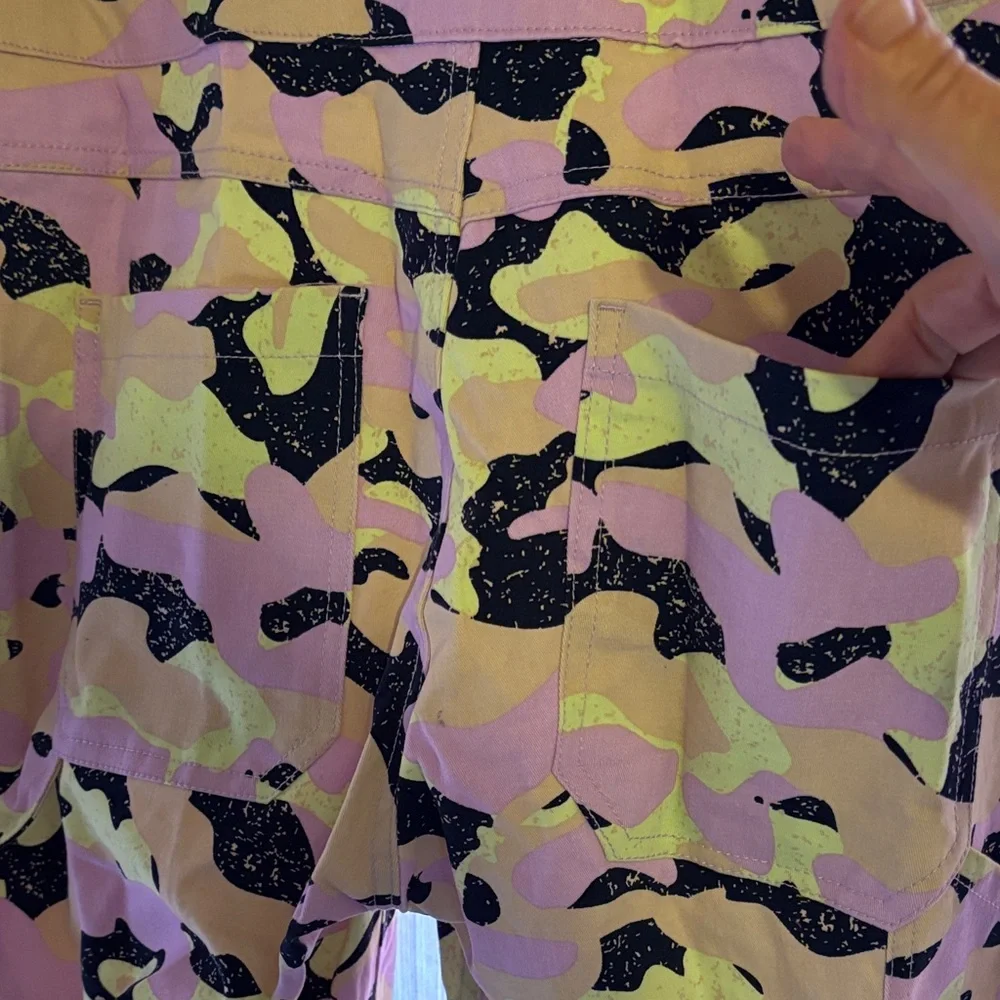 WILDFANG NWT The Essential Coverall in bright camouflage print Size Medium - Picture 10 of 12